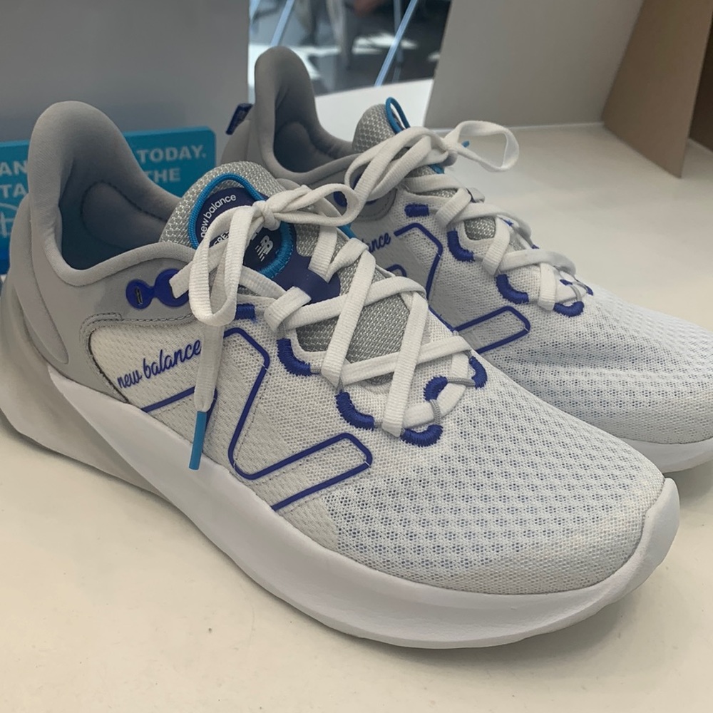 New Balance ROAV sneakers